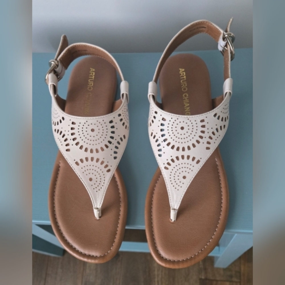 Arturo Chiang Women's White and Brown Sandals